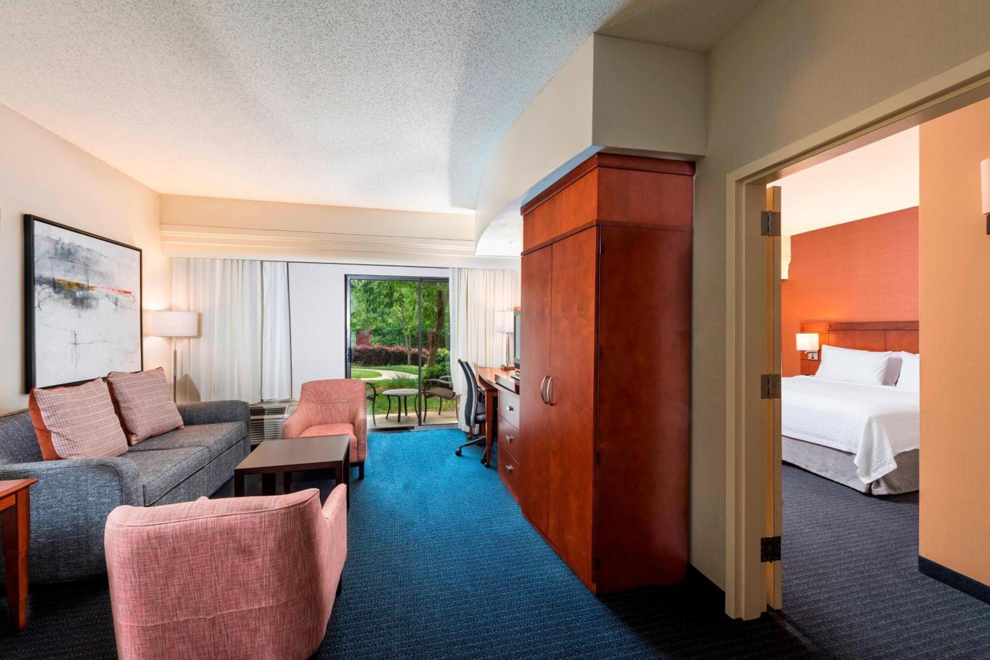 Hotel Courtyard By Marriott Atlanta Mall Of Georgia