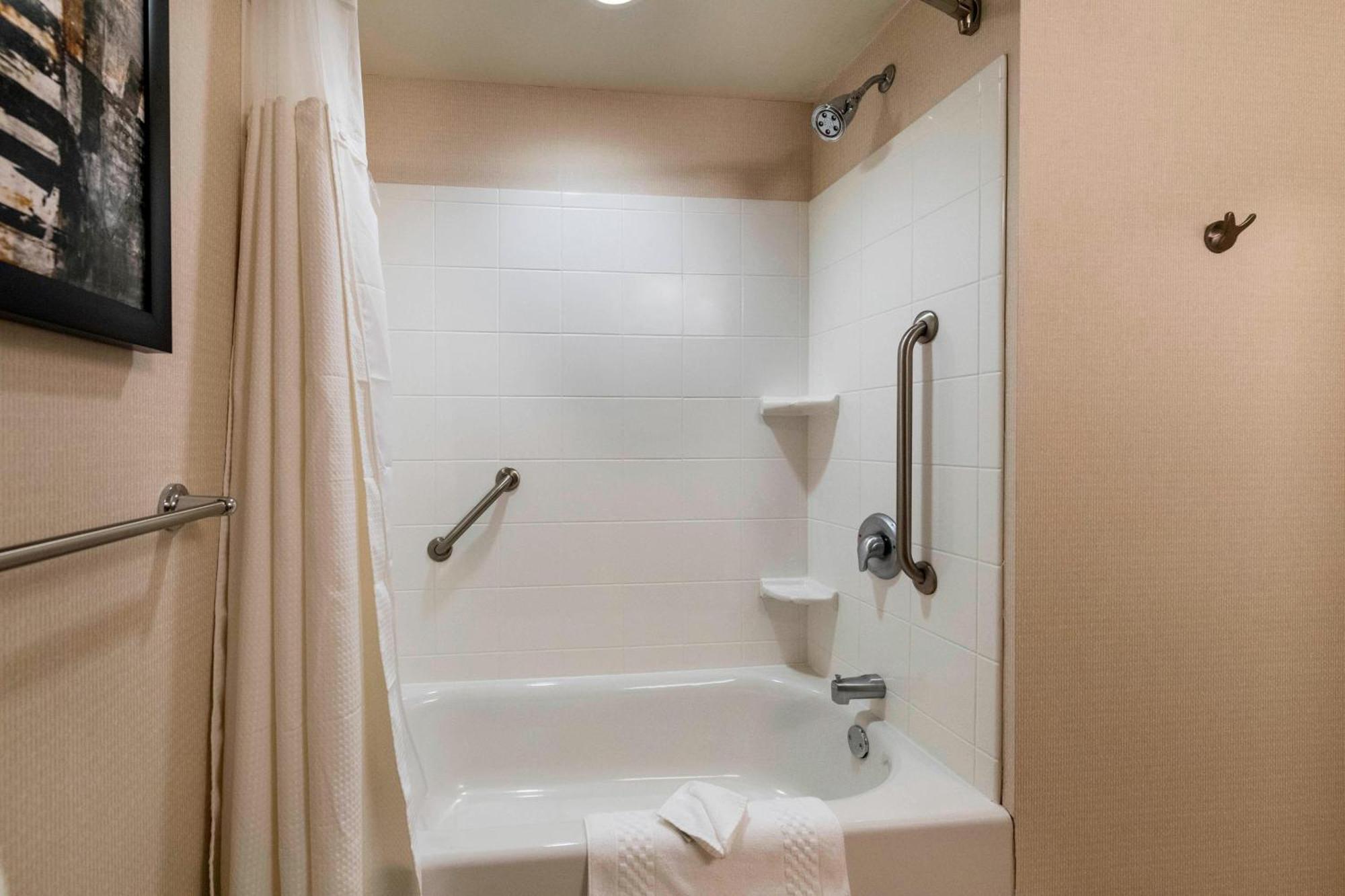 Hotel Courtyard By Marriott Atlanta Mall Of Georgia Buford