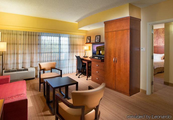 Courtyard By Marriott Atlanta Mall Of Georgia 3*